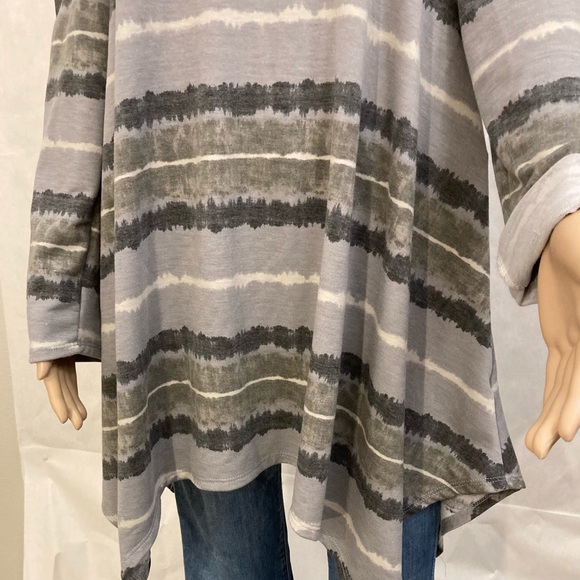 💥💥PLUS SIZE TOP💥💥 - Picture 5 of 8